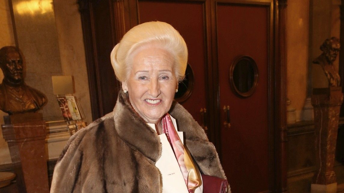 Milovala módu, růžovou a kožichy: V 90 letech zemřela první dáma české kosmetiky Olga Knoblochová. Připomeňme si ji na fotkách